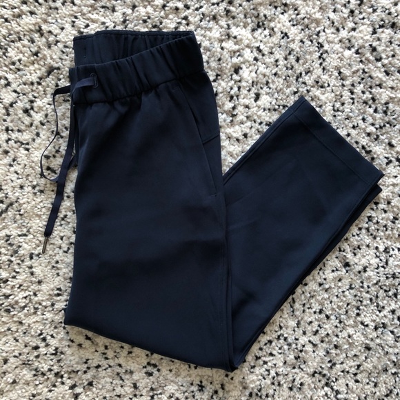 Lululemon On The Fly Crop Sz4 True Navy - Picture 9 of 11